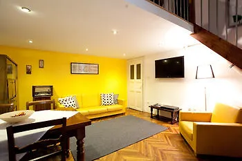 Jokai 1 Apartment